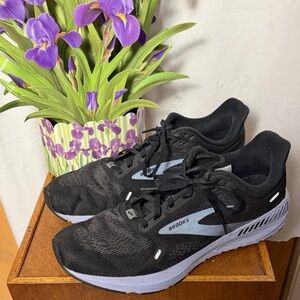 Brooks Women’s Black and Purple Launch GTS 9 Running Shoes Size 11